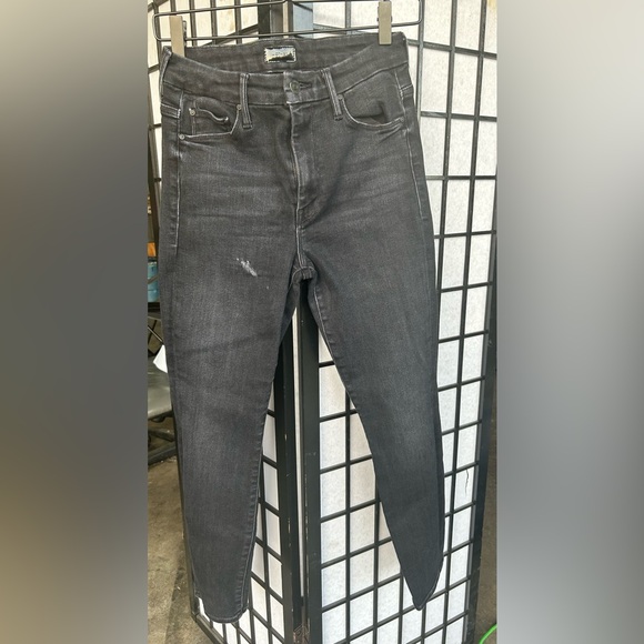 MOTHER Denim - MOTHER Classic Black Denim MOTHER
HIGH WAISTED LOOKER
ANKLE
Encounters AT Night